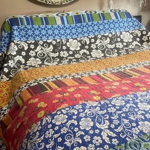 Queen size quilt Free Shipping!!